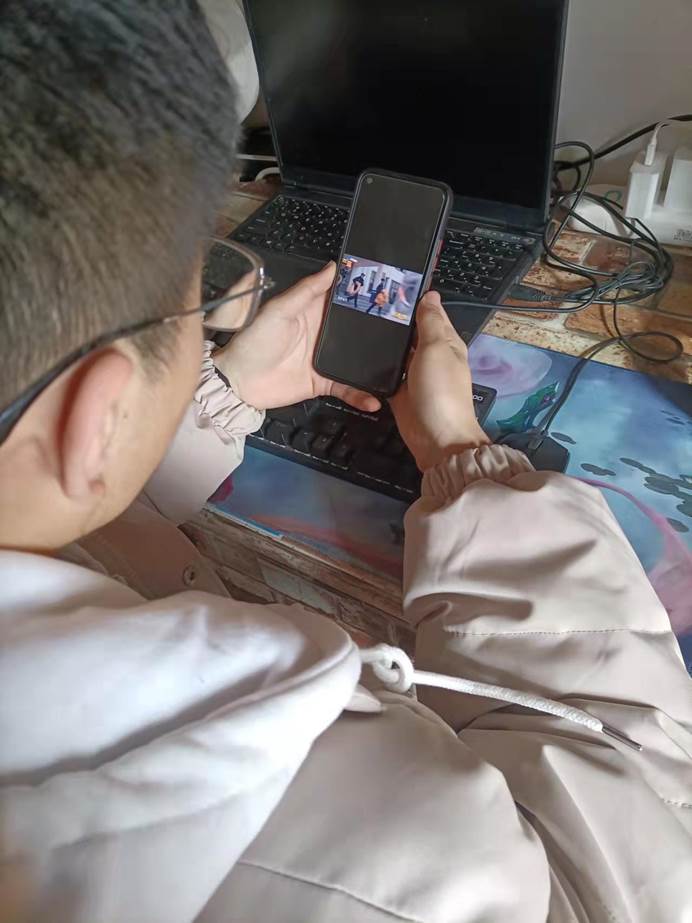 说明: C:\Users\Zhao\Desktop\太阳成集团tyc122cc组织师生收看《德耀中原—第八届河南省道德模范颁奖仪式 》\19智科李沛航.jpg 说明: C:\Users\Zhao\Desktop\太阳成集团tyc122cc组织师生收看《德耀中原—第八届河南省道德模范颁奖仪式 》\19智科李沛航.jpg