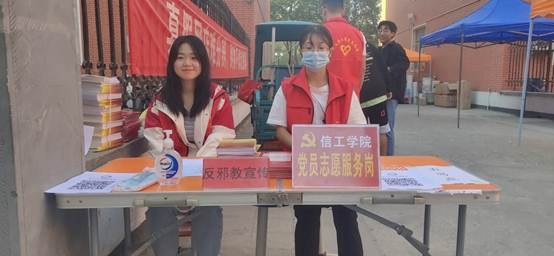 说明: 图片包含 男人, 盒子, 站, 女人描述已自动生成 说明: 图片包含 男人, 盒子, 站, 女人描述已自动生成